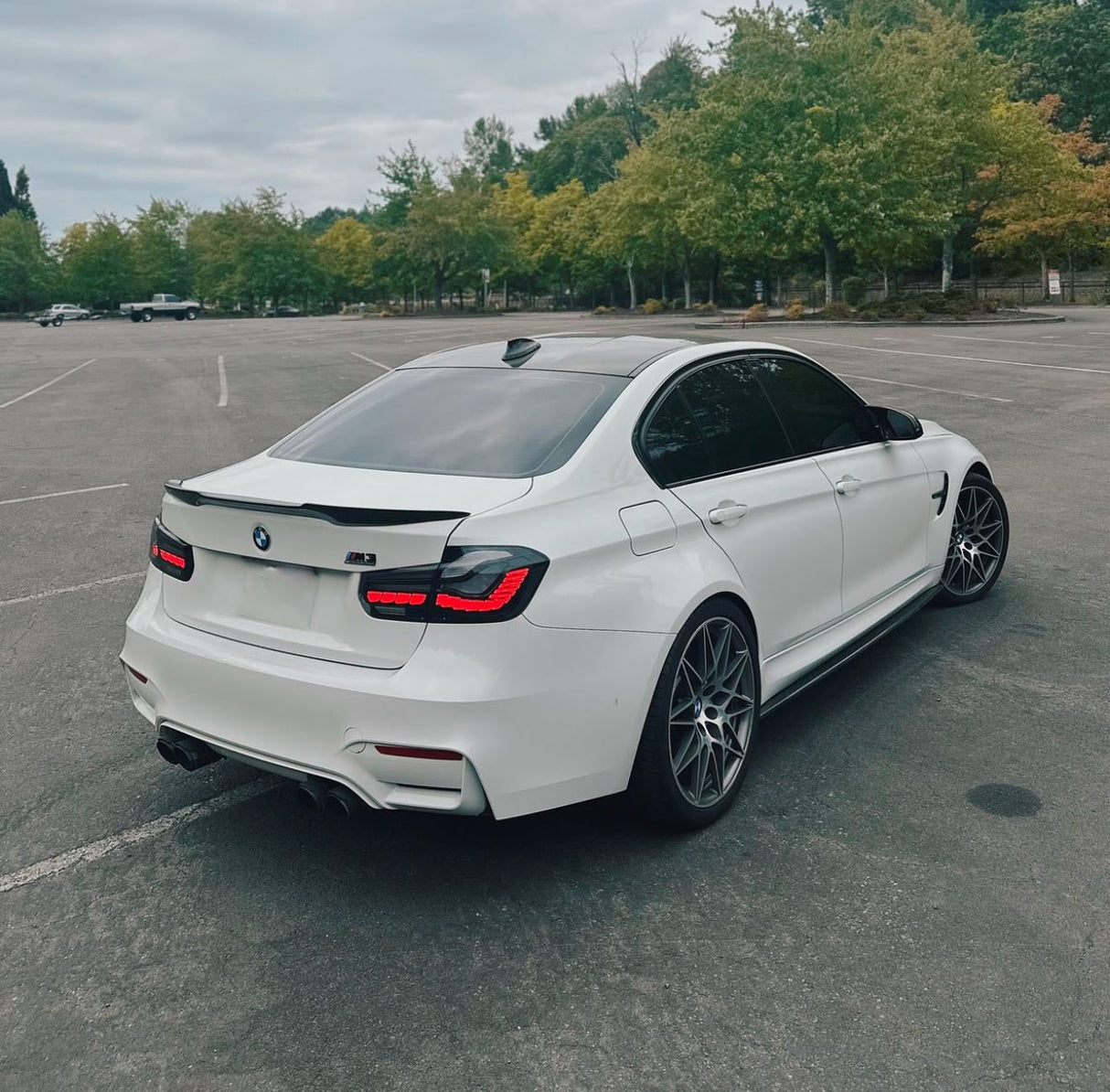 M3 - F80: Gloss Black M3 V-Style Spoiler 14-19