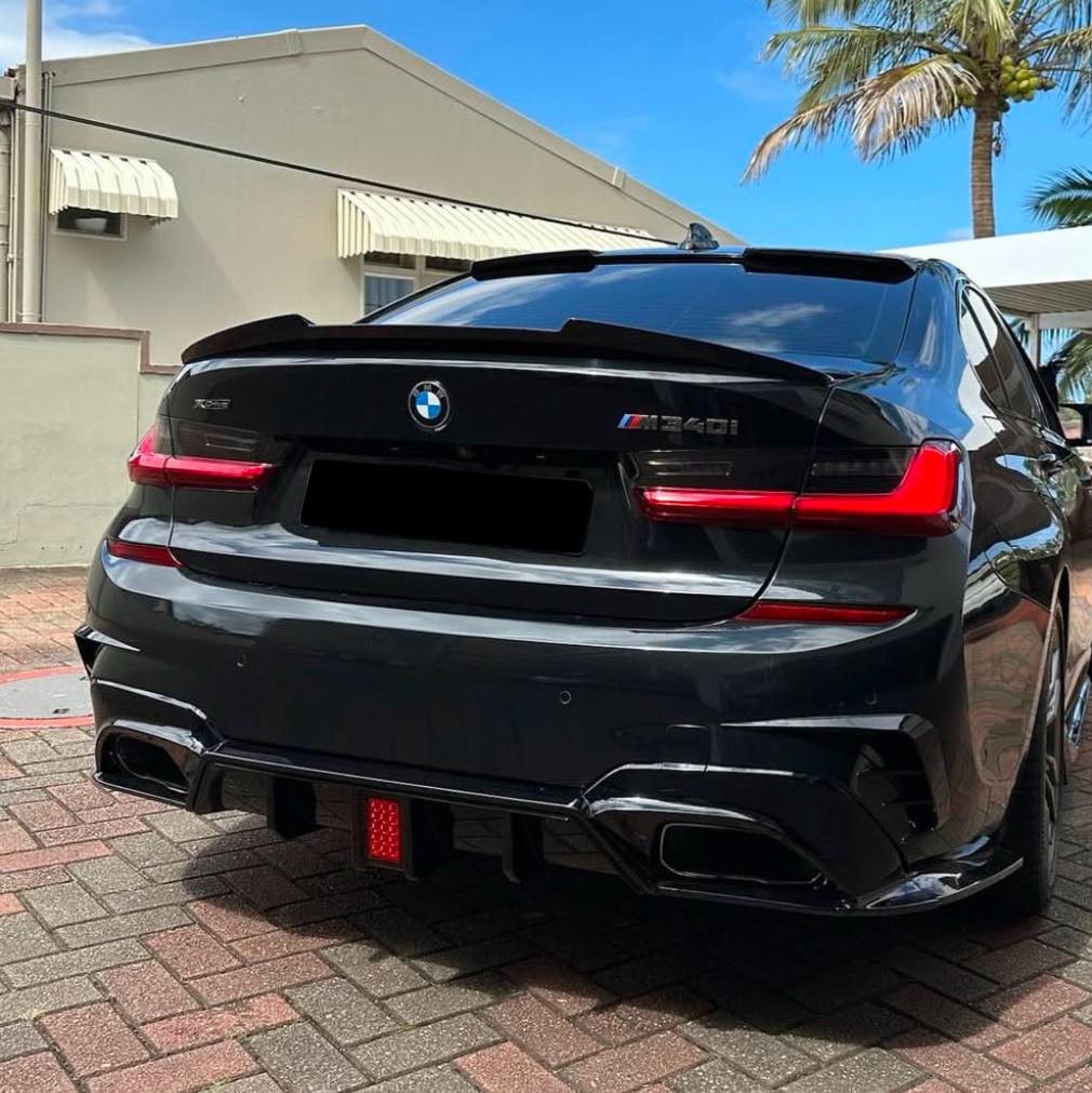 3 Series - G20 Pre-Facelift: Gloss Black LED Diffuser 19-22