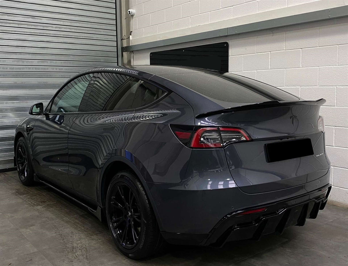 Tesla Model Y: Gloss Black Body Kit 19-23